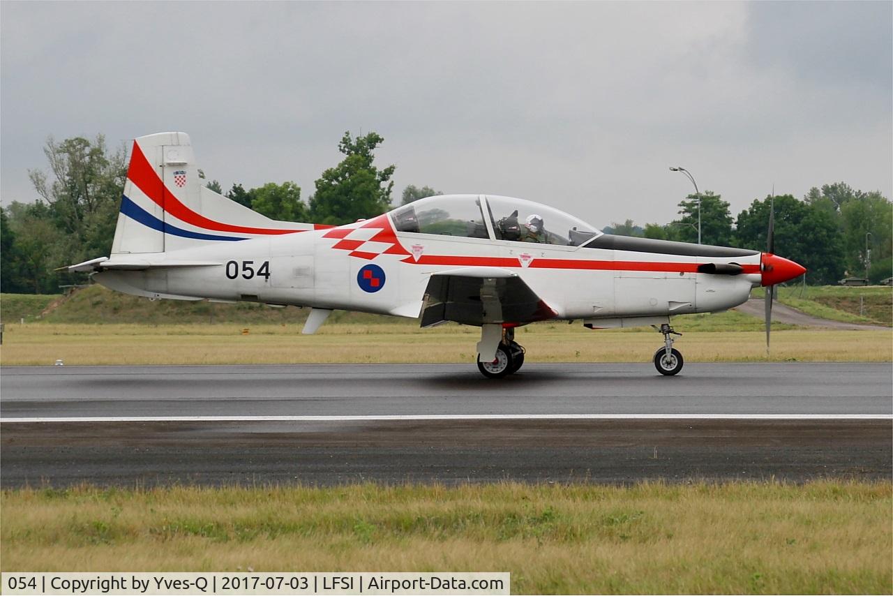 054, Pilatus PC-9M C/N 617, Pilatus PC-9M, Croatian Air Force aerobatic team, Taxiing on rwy 29, St Dizier-Robinson Air Base 113 (LFSI) Open day 2017