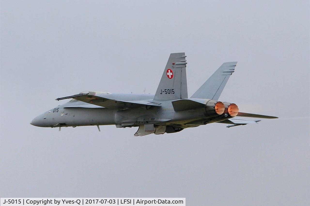 J-5015, McDonnell Douglas F/A-18C Hornet C/N 1361/SFC015, Swiss Air Force McDonnell Douglas FA-18C Hornet, Take off rwy 29, St Dizier-Robinson Air Base 113 (LFSI) Open day 2017