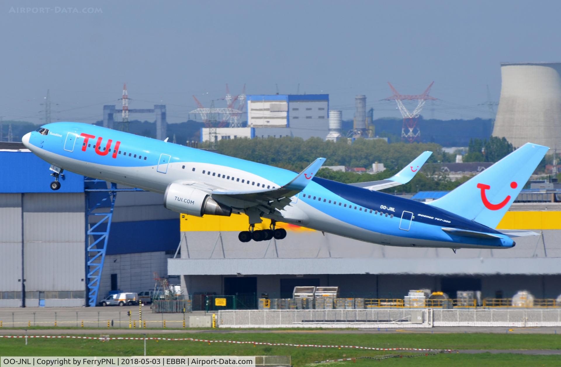 OO-JNL, 2000 Boeing 767-304 C/N 29384, Tui B763 lifting/off in BRU
