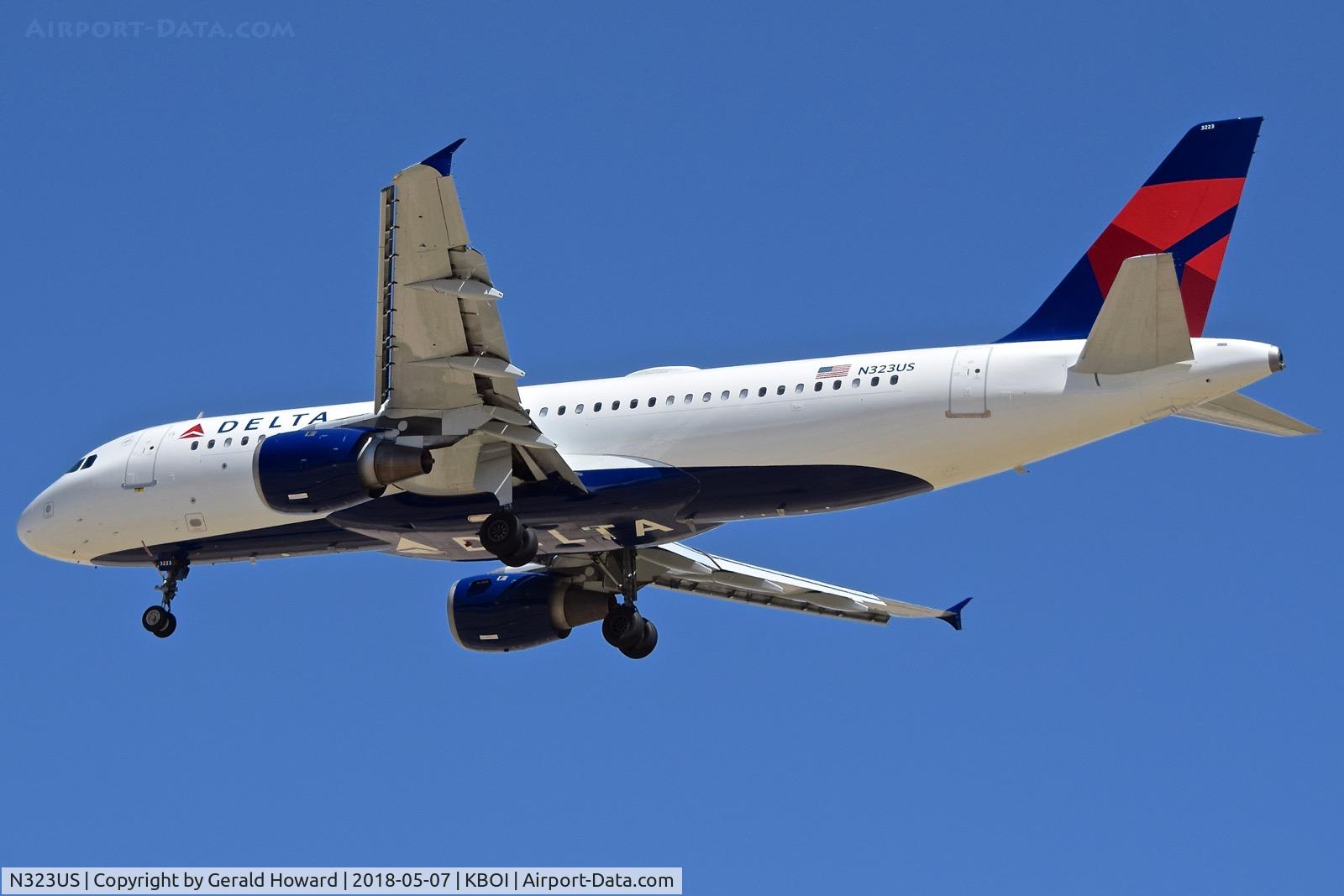 N323US, 1992 Airbus A320-211 C/N 272, On final for RWY 28R.