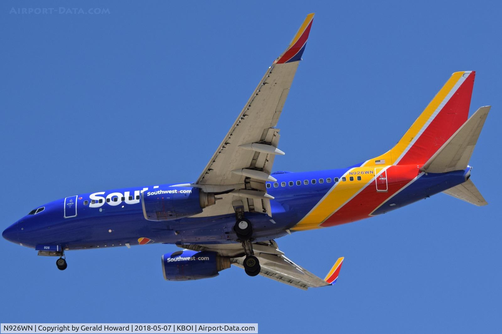 N926WN, 2008 Boeing 737-7H4 C/N 36629, Landing RWY 28R.