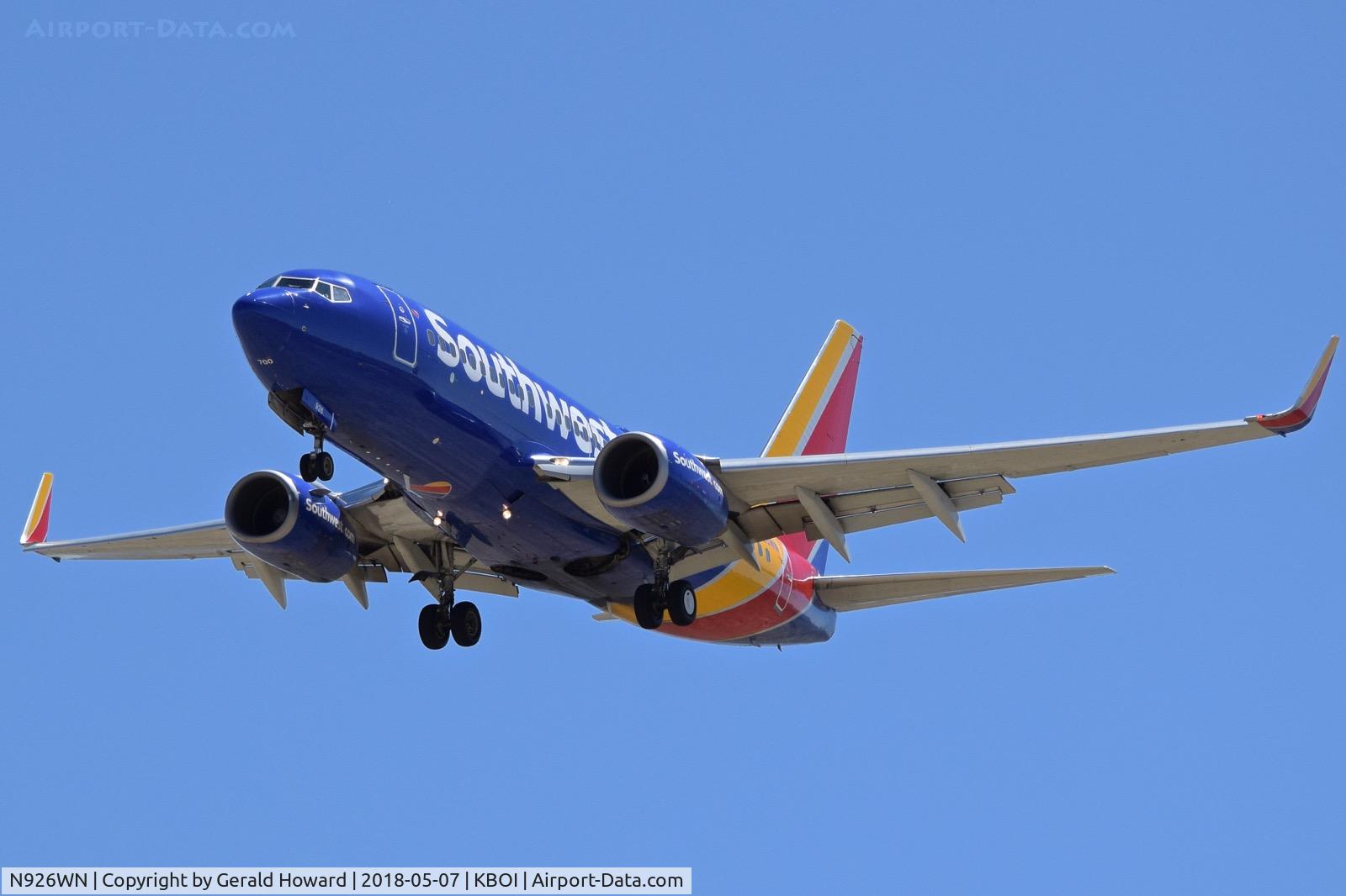 N926WN, 2008 Boeing 737-7H4 C/N 36629, Landing RWY 28R.