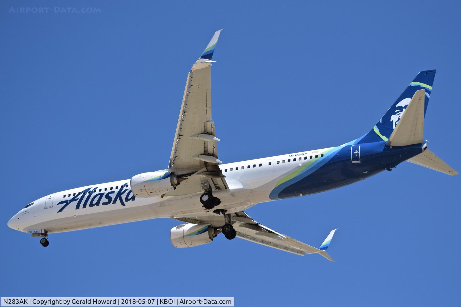 N283AK, 2017 Boeing 737-990 C/N 36358, Approach to landing RWY 28R.