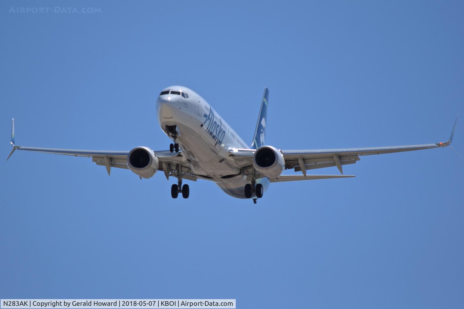 N283AK, 2017 Boeing 737-990 C/N 36358, Approach to landing RWY 28R.