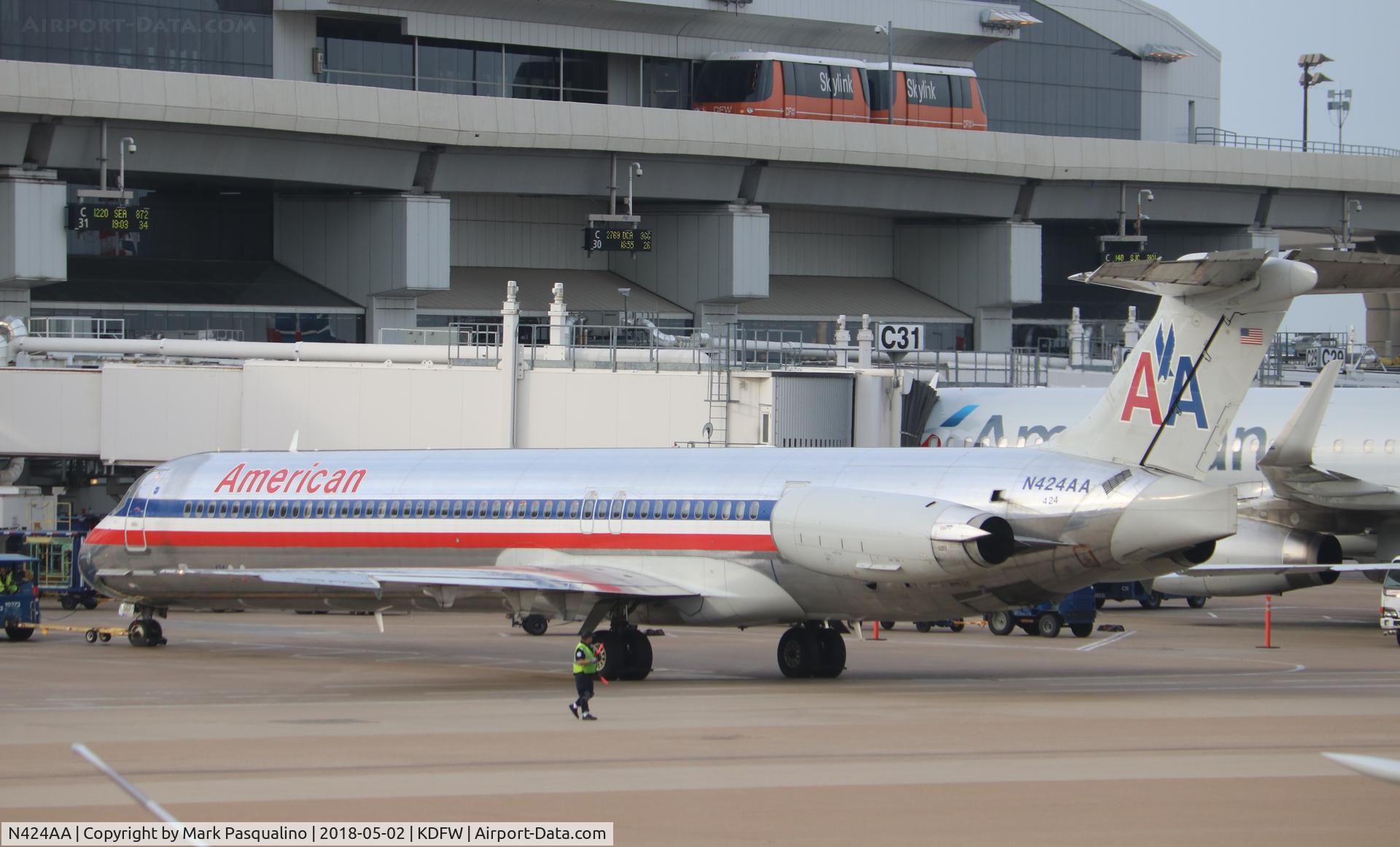 N424AA, 1986 McDonnell Douglas MD-82 (DC-9-82) C/N 49336, MD-82