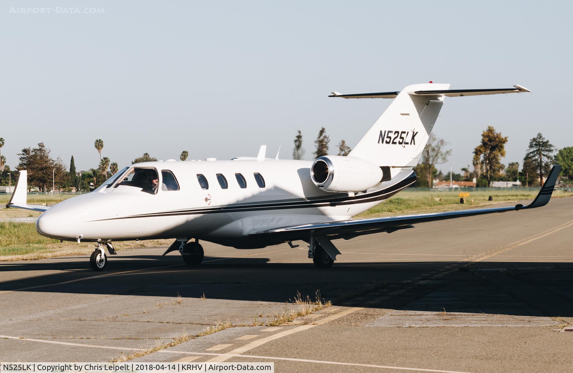 N525LK, 1997 Cessna 525 CitationJet CJ1 C/N 525-0200, Locally-based 1997 Cessna CitationJet 1 taxing to 31R at Reid Hilview Airport, San Jose, CA.