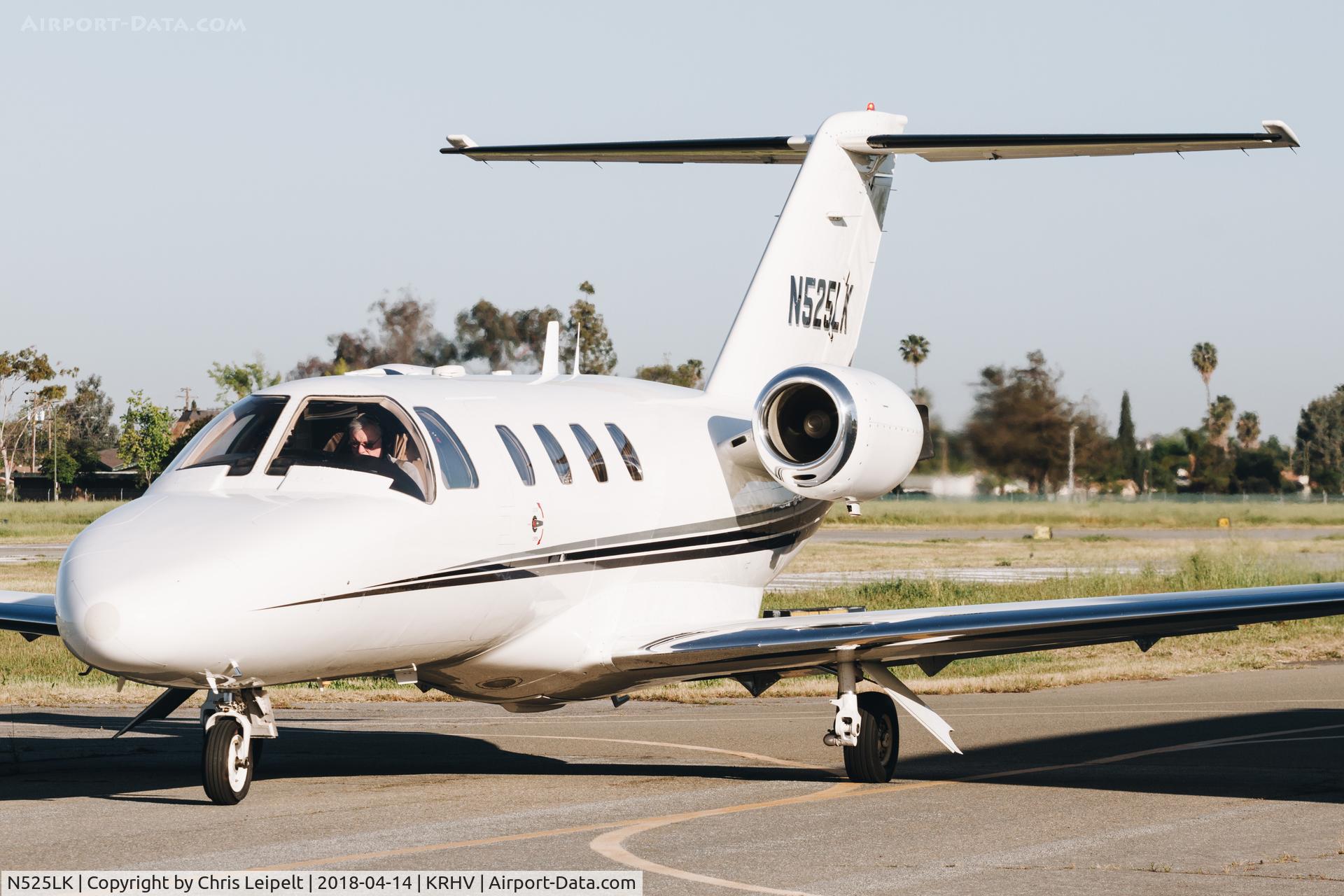 N525LK, 1997 Cessna 525 CitationJet CJ1 C/N 525-0200, Locally-based 1997 Cessna CitationJet 1 taxing to 31R at Reid Hilview Airport, San Jose, CA.