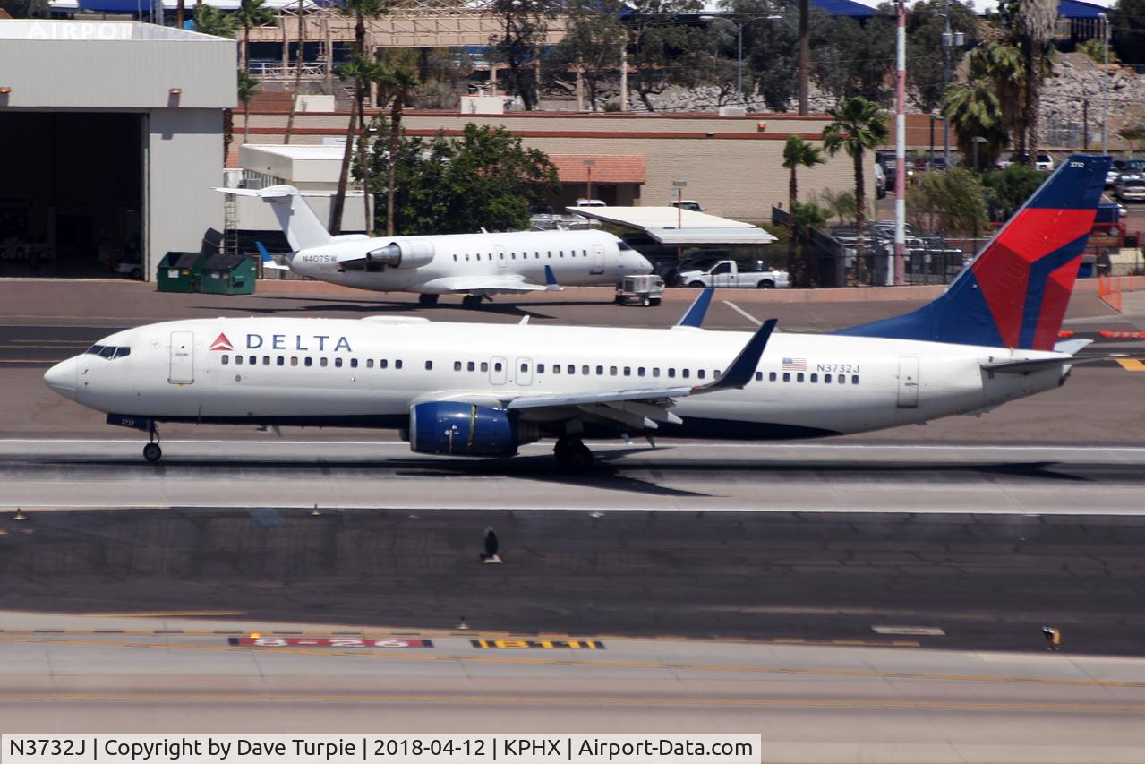 N3732J, 2000 Boeing 737-832 C/N 30380, No comment.