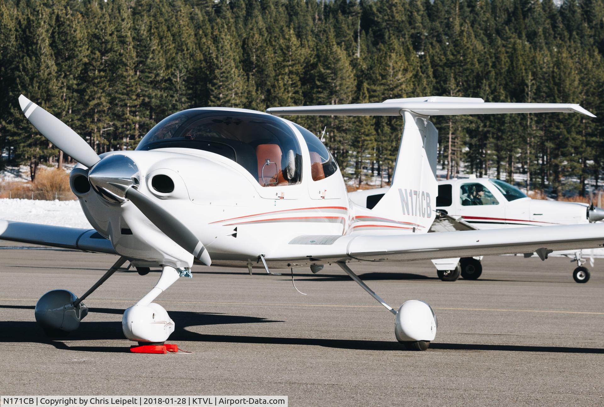 N171CB, 2008 Diamond DA-40 Diamond Star C/N 40.969, 2008 Diamond Star DA-40 on the ramp at South Lake Tahoe Airport, CA.