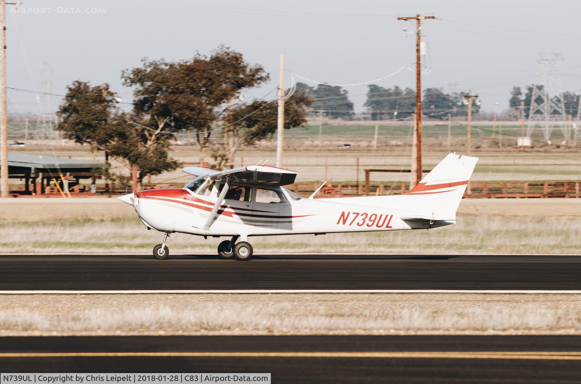 N739UL, 1978 Cessna 172N C/N 17270816, 1978 Cessna 172N departing at Byron Airport, CA.