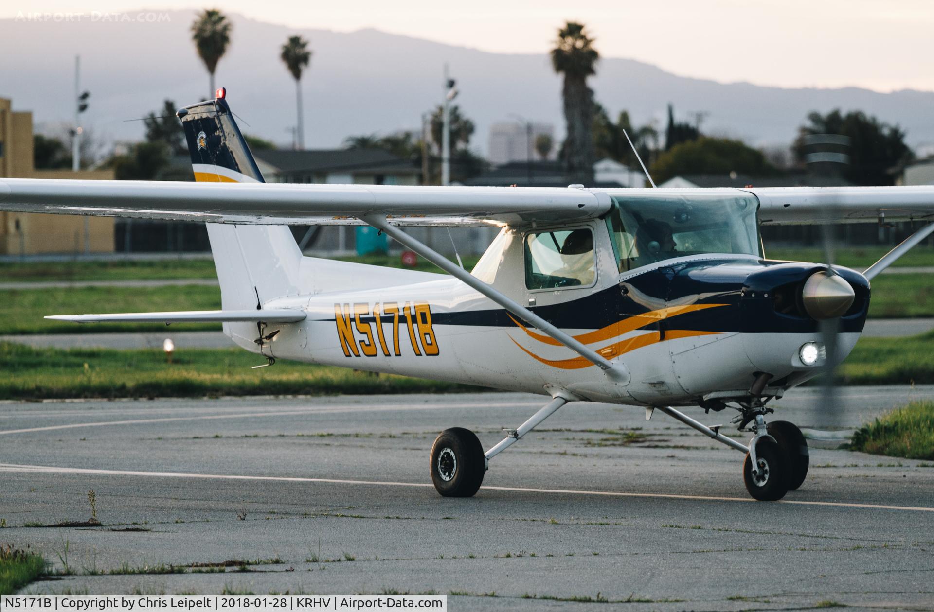 N5171B, 1979 Cessna 152 C/N 15283787, Locally-based 1979 Cessna 152 taxing to its hangar at Reid Hillview Airport, San Jose, CA.