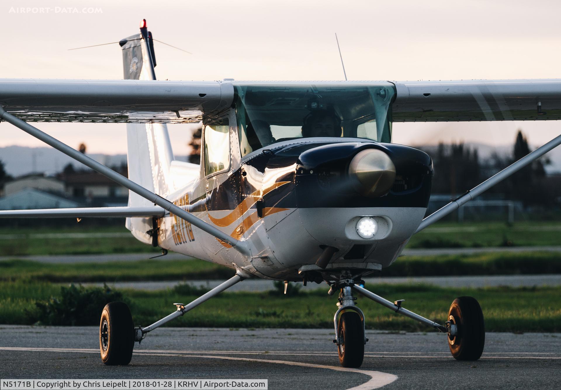 N5171B, 1979 Cessna 152 C/N 15283787, Locally-based 1979 Cessna 152 taxing to its hangar at Reid Hillview Airport, San Jose, CA.