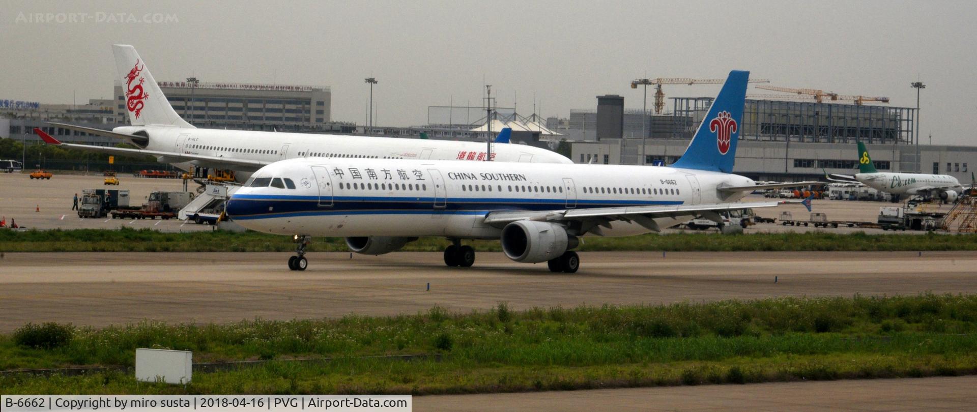 B-6662, 2010 Airbus A321-211 C/N 4274, Airbus A321-211 at Shanghai-Pudong International Airport