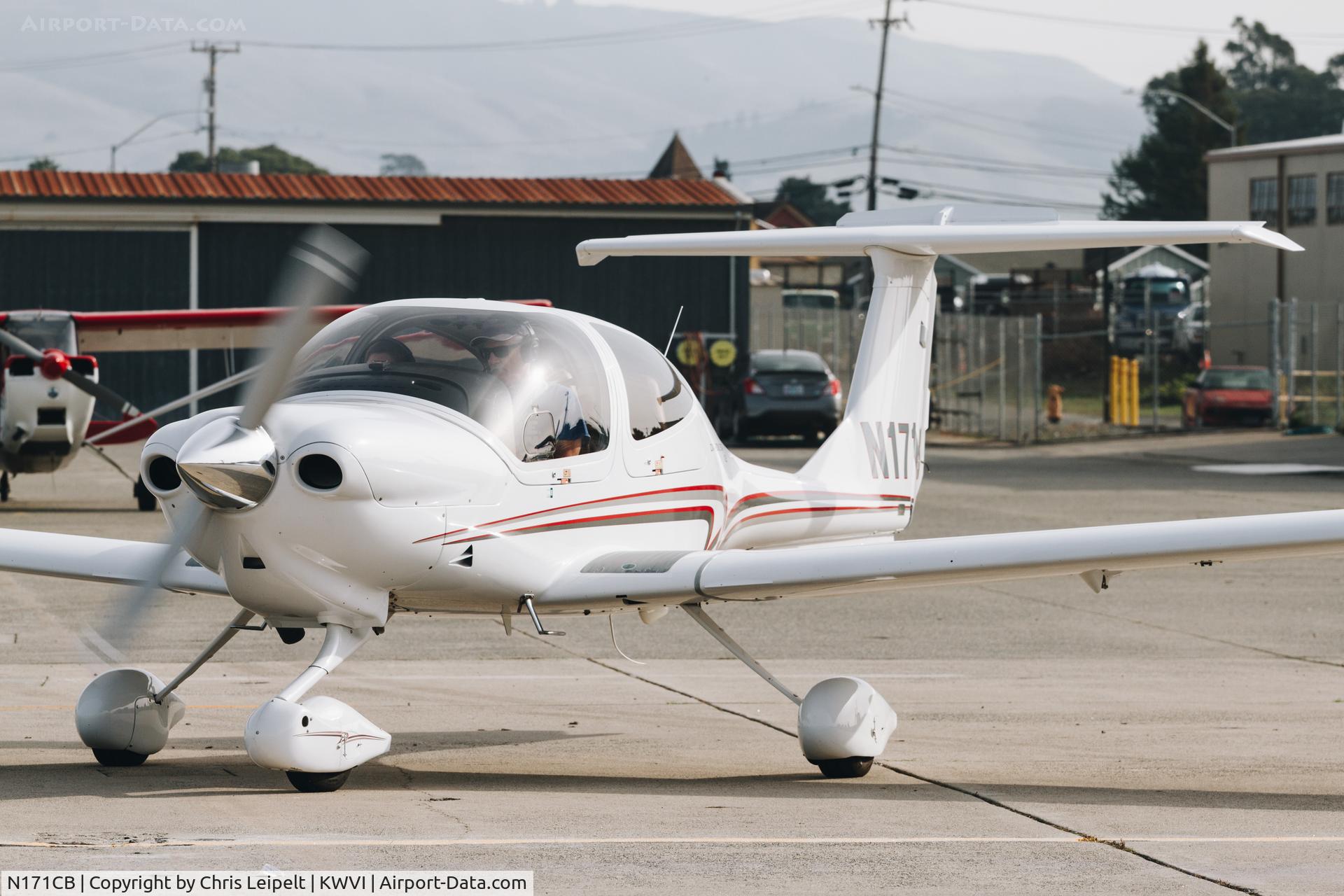 N171CB, 2008 Diamond DA-40 Diamond Star C/N 40.969, 2008 Diamond Star DA-40 taxing out for departure at Watsonville Municipal Airport, CA.