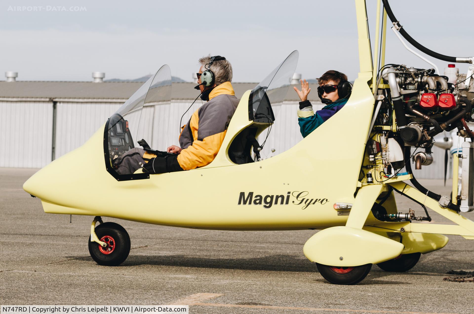 N747RD, 2015 Magni Gyro M-16 Tandem Trainer C/N 16-14-8744, 2015 Dayton A Dabbs M-16 taxing out for departure at Watsonville Municipal Airport, CA.