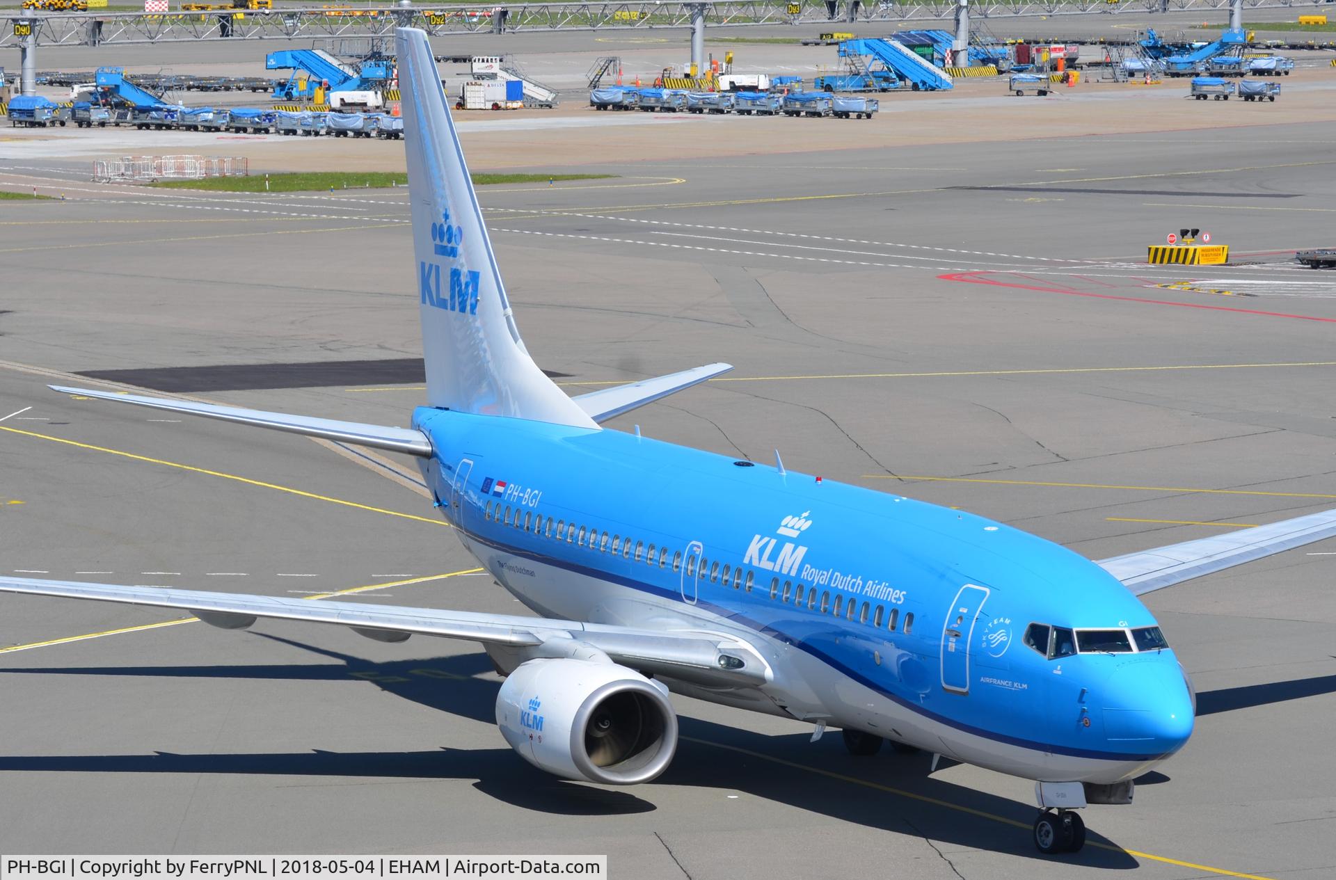 PH-BGI, 2010 Boeing 737-7K2 C/N 30364, KLM B737 almost at its gate.