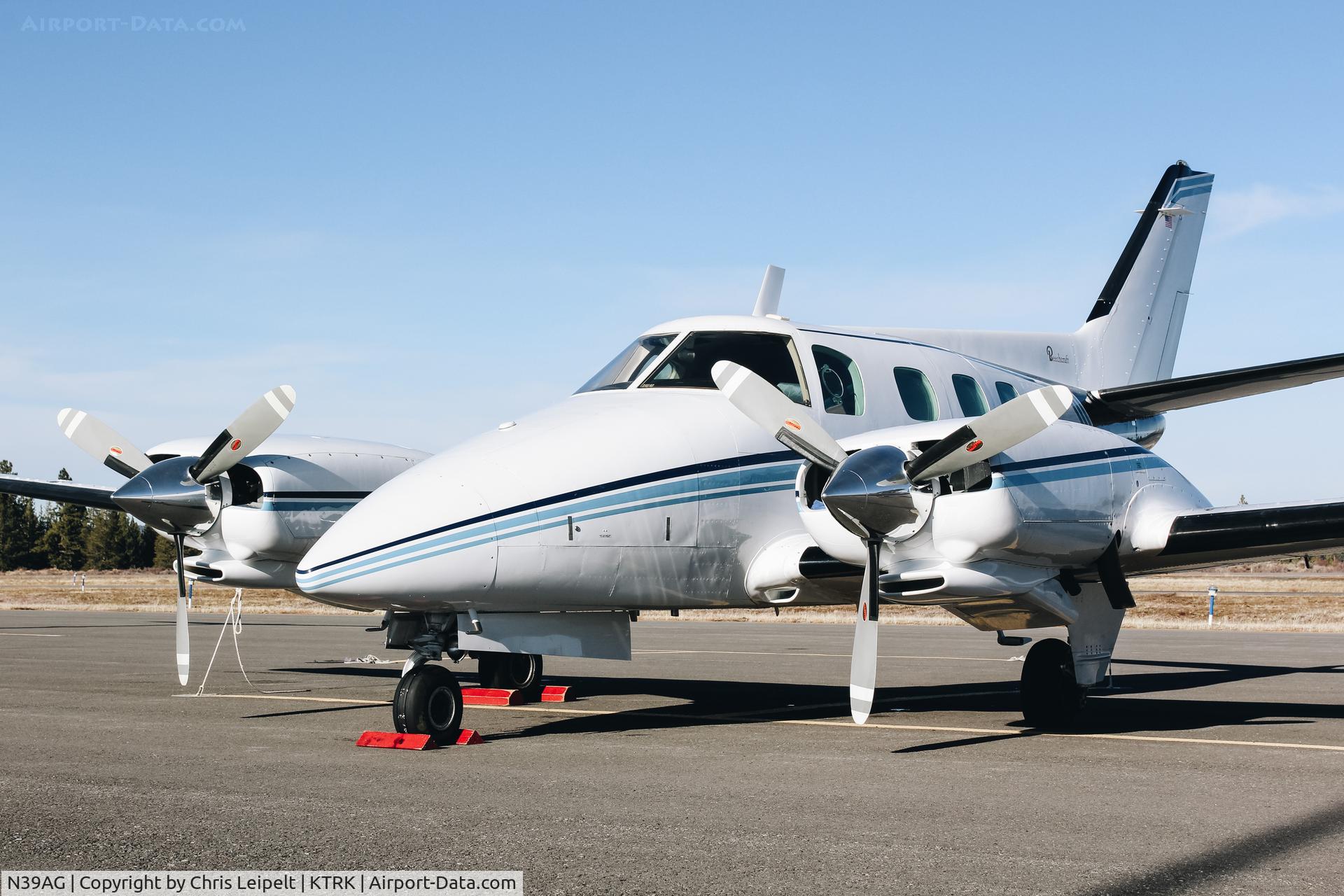 N39AG, 1977 Beech B-60 Duke C/N P-425, 1977 Beechcraft B-60 Duke visiting from San Jose at Truckee-Tahoe Airport, CA. Sold and shipped from CA to NC in 2017.