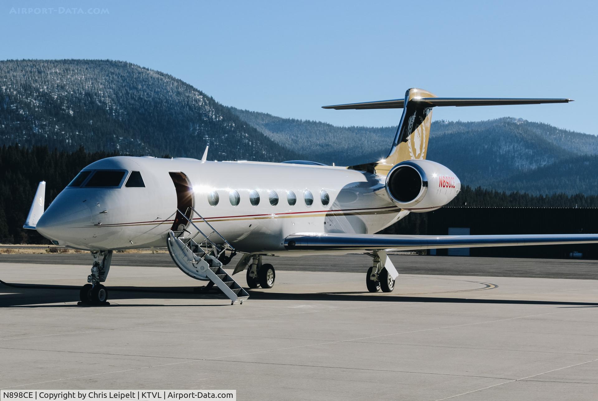 N898CE, 2009 Gulfstream Aerospace GV-SP (G550) C/N 5230, 2009 Gulfstream G550 visiting from Las Vegas at South Lake Tahoe Airport, CA.