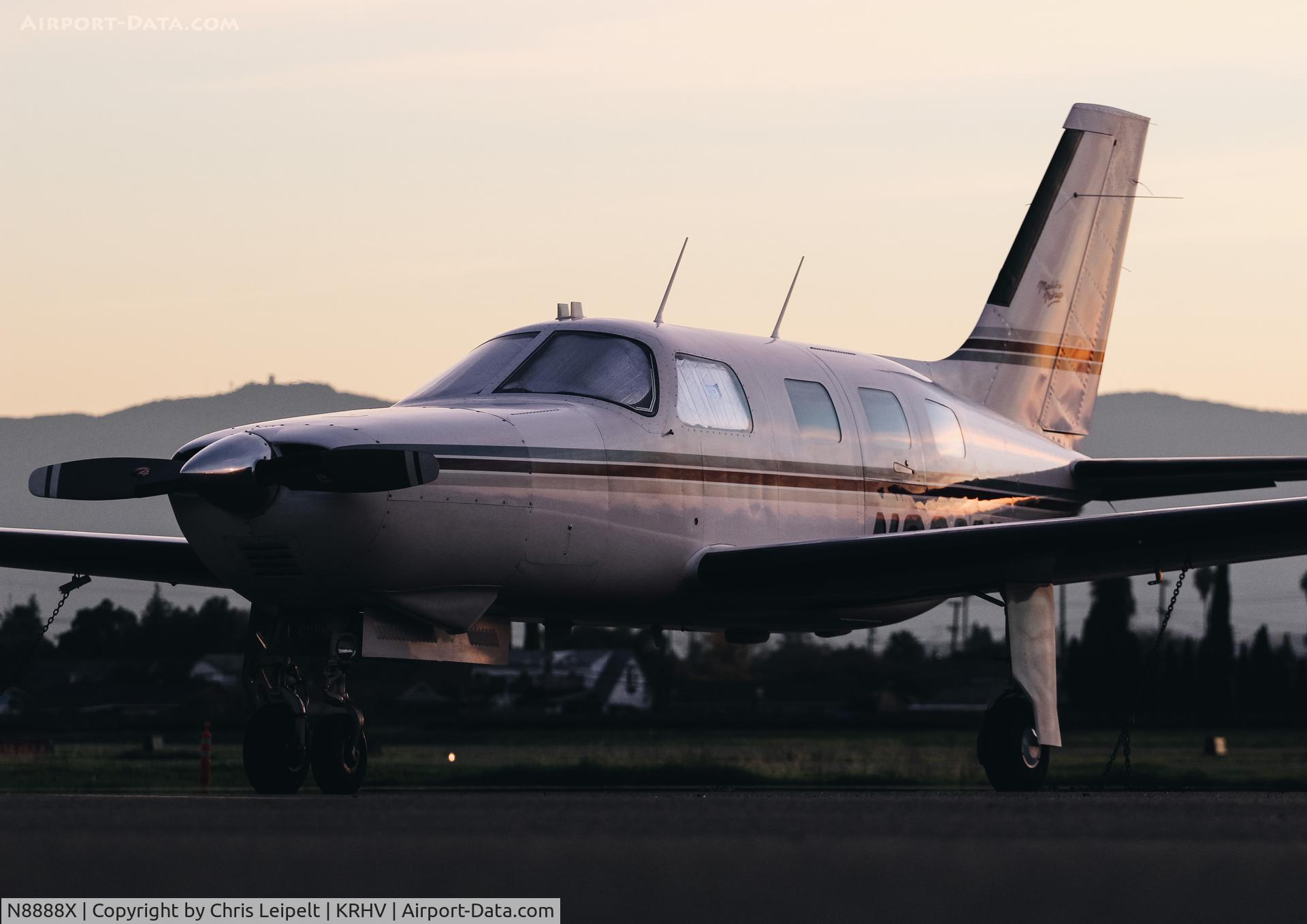 N8888X, 1989 Piper PA-46-350P Malibu Mirage C/N 4622078, 1989 Piper PA-46-350P Malibu visiting at Reid Hillview Airport, San Jose, CA. Repositioned to Houston, TX in January 2018.