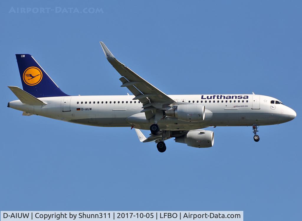D-AIUW, 2016 Airbus A320-214 C/N 7251, Landing rwy 14L