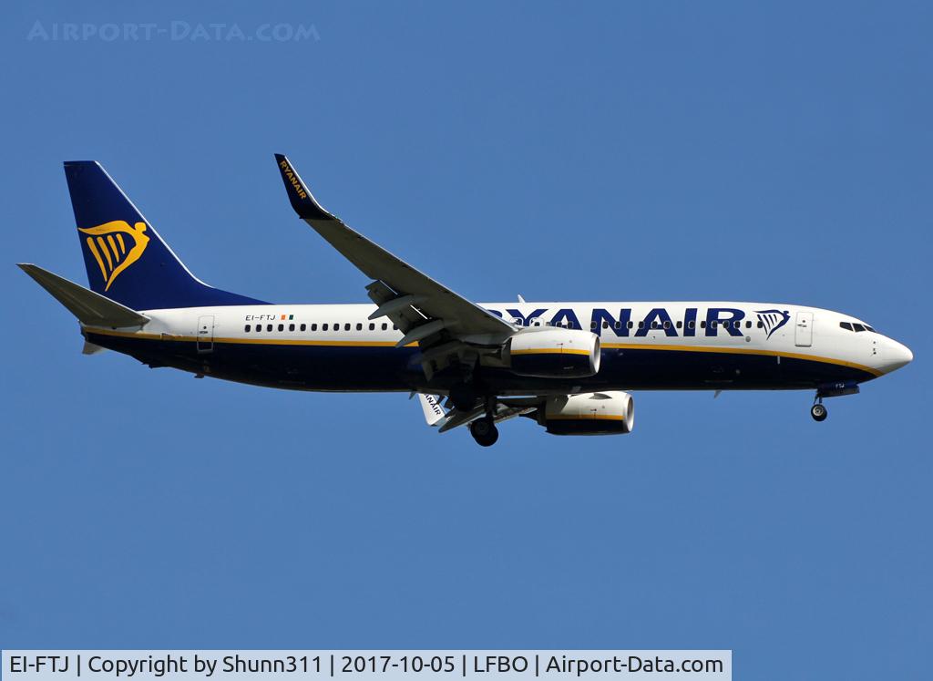 EI-FTJ, 2016 Boeing 737-8AS C/N 44760, Landing rwy 14L