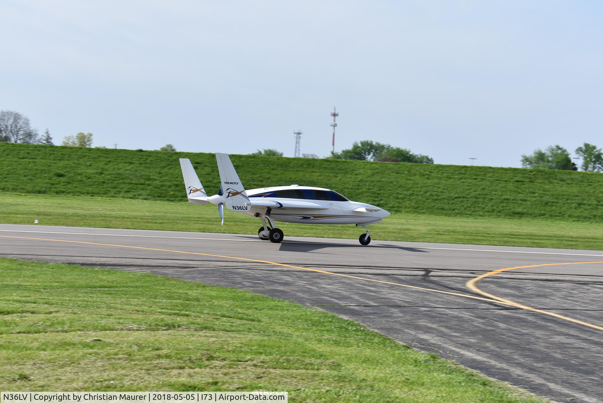 N36LV, Velocity Velocity XL-5 RG C/N 001 (N36LV), Velocity on rollout