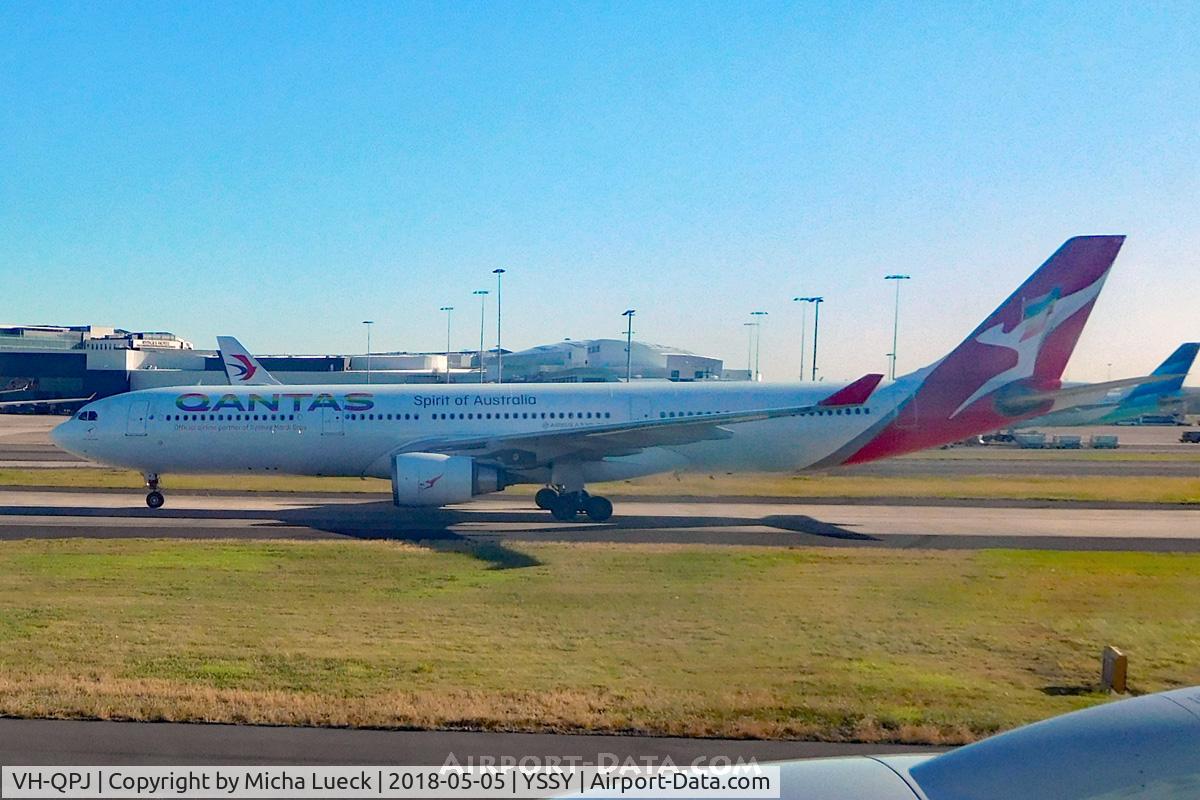 VH-QPJ, 2005 Airbus A330-303 C/N 712, Mardi Gras jet