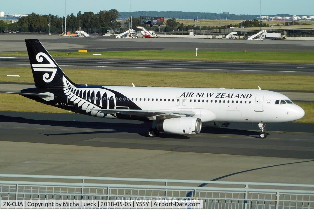 ZK-OJA, 2003 Airbus A320-232 C/N 2085, At Mascot