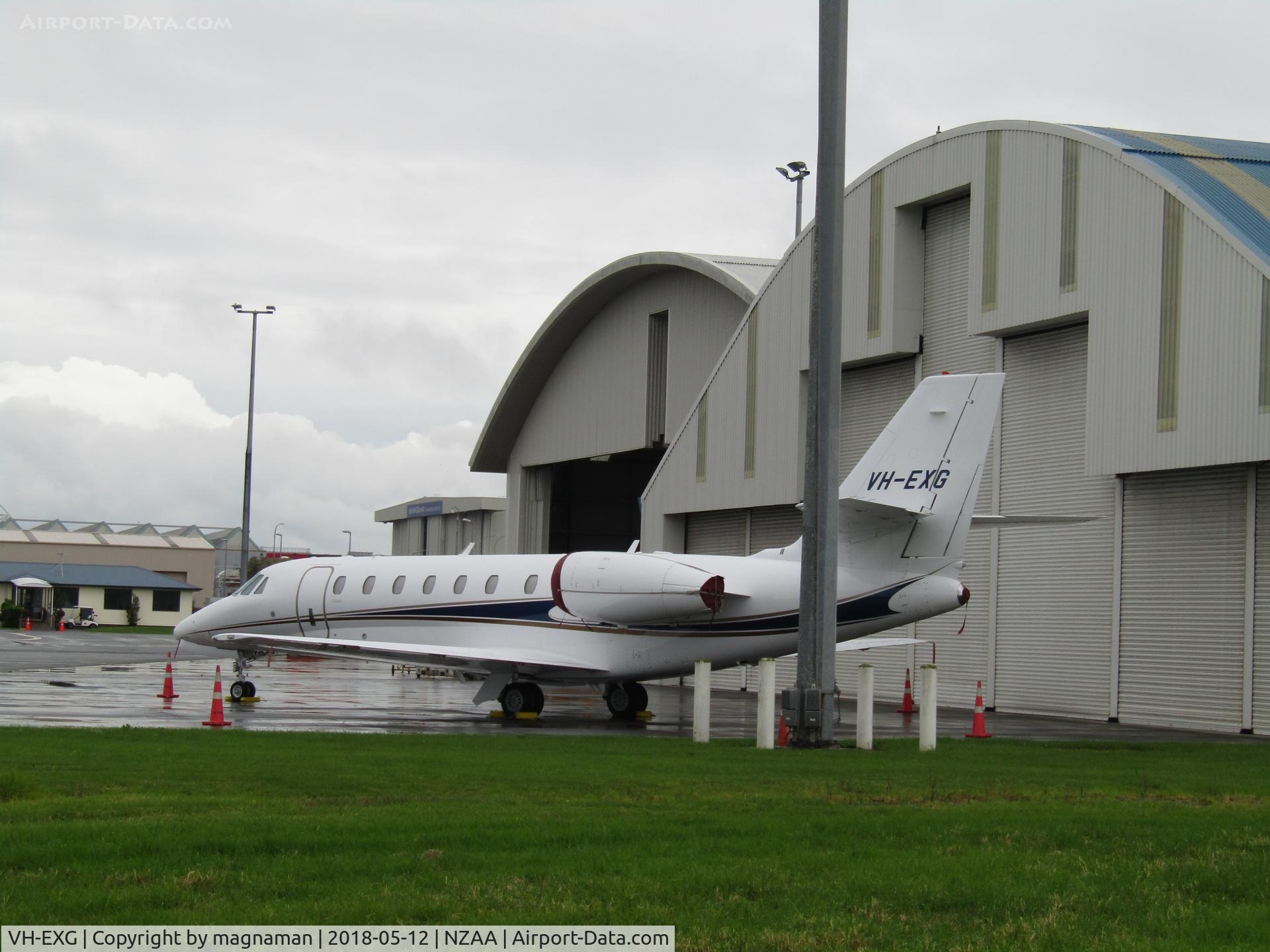 VH-EXG, 2005 Cessna 680 Citation Sovereign C/N 680-0072, DAMN LAMPPOST