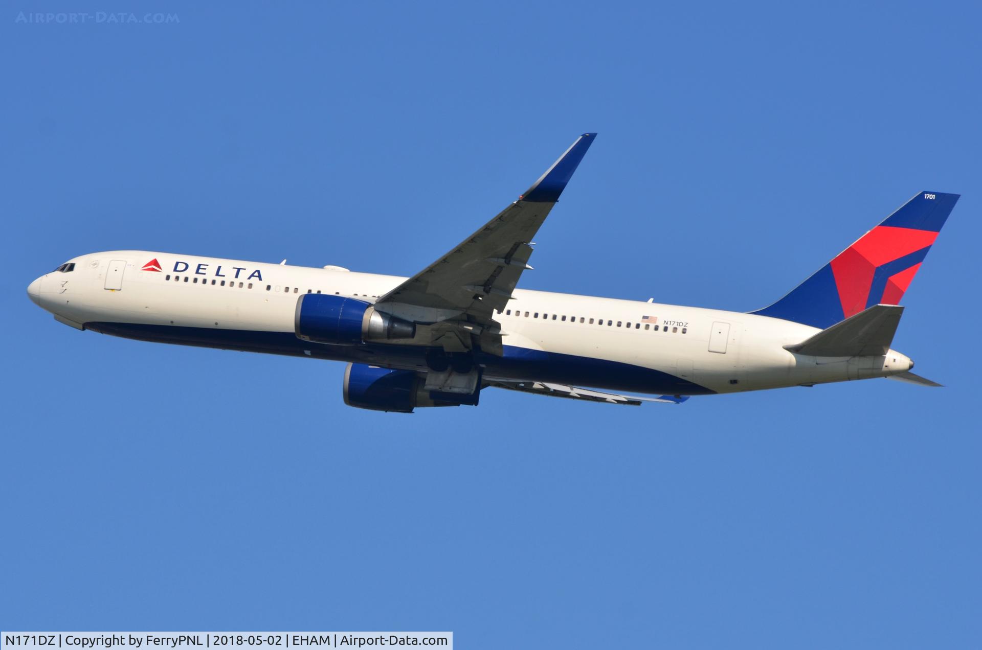 N171DZ, 1998 Boeing 767-332 C/N 29690, Departure of Delta B763