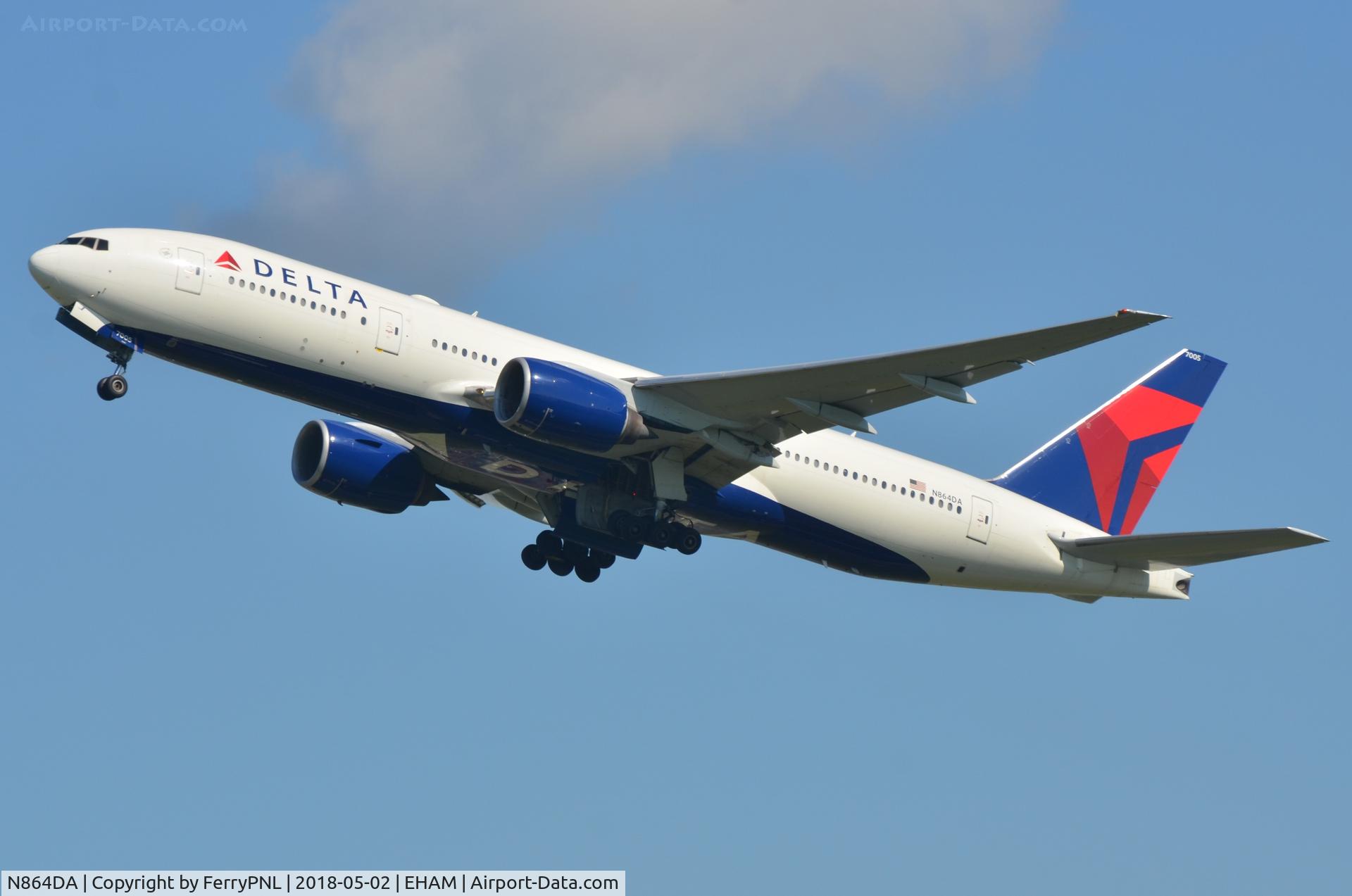 N864DA, 1999 Boeing 777-232 C/N 29736, Delta B772 taking-off for SEA