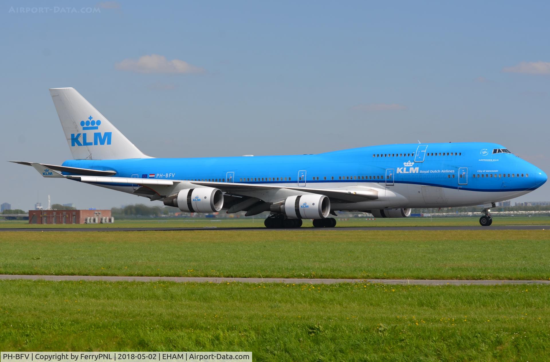 PH-BFV, 1999 Boeing 747-406BC C/N 28460, KLM B744 coming to a stop in AMS.