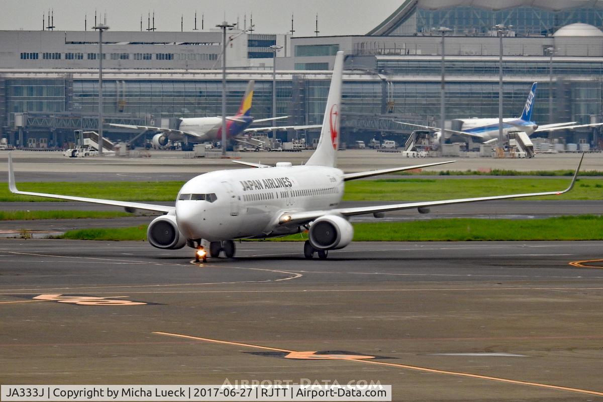 JA333J, 2010 Boeing 737-846 C/N 40348, At Haneda