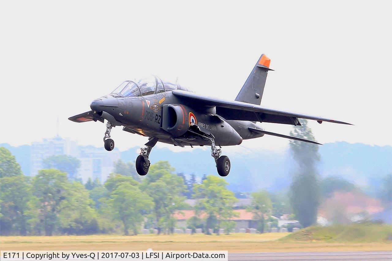 E171, Dassault-Dornier Alpha Jet E C/N E171, Dassault-Dornier Alpha Jet E, Take off rwy 29, St Dizier-Robinson Air Base 113 (LFSI) Open day 2017