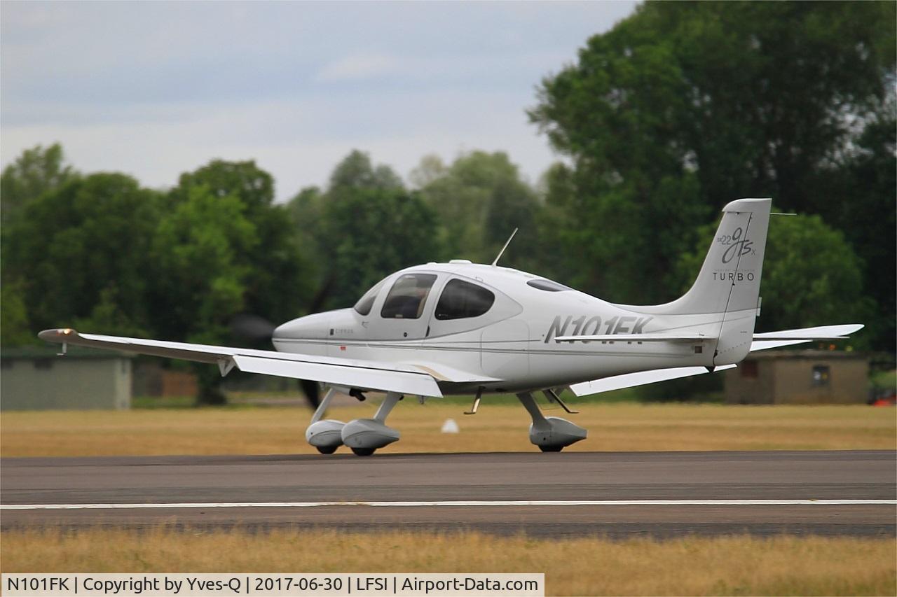 N101FK, 2008 Cirrus SR22 G3 GTS X Turbo C/N 3027, Cirrus SR22 G3 GTS X Turbo, Landing rwy 29, St Dizier-Robinson Air Base 113 (LFSI) Open day 2017
