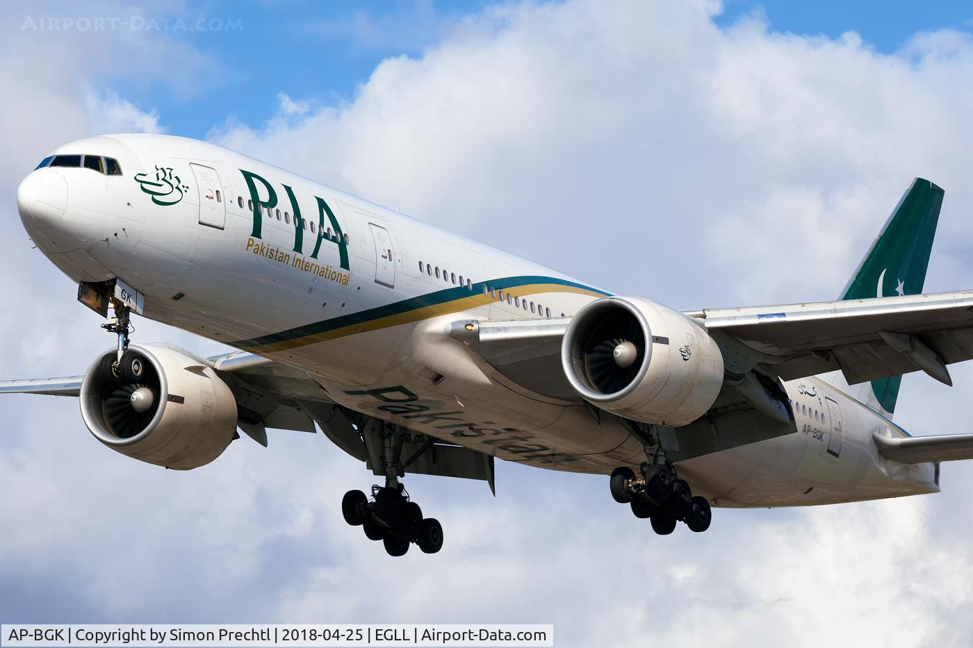 AP-BGK, 2004 Boeing 777-240/ER C/N 33776, AP-BGK @ London-Heathrow Intl. Airport