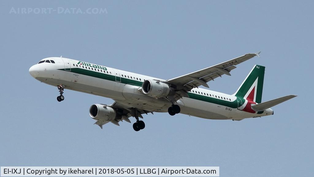 EI-IXJ, 1999 Airbus A321-112 C/N 959, Flight from Roma, Italia, on landing path to runway 26.