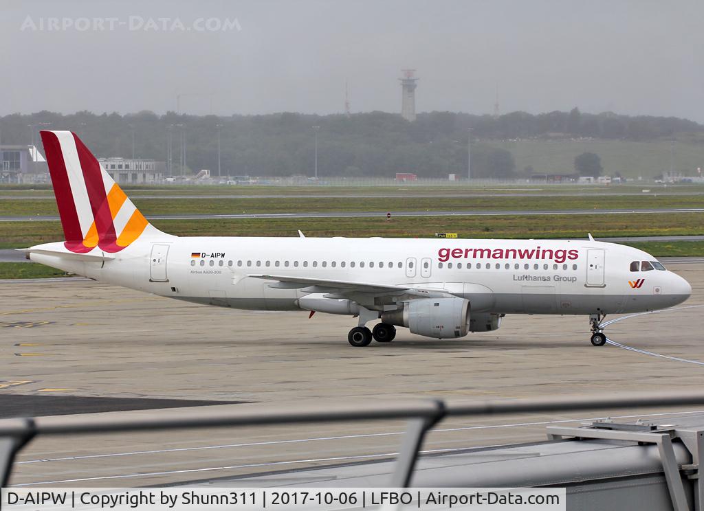 D-AIPW, 1990 Airbus A320-211 C/N 137, Taxiing to his gate...