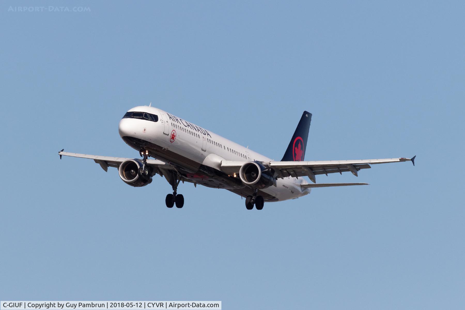 C-GIUF, 2001 Airbus A321-211 C/N 1638, Landing