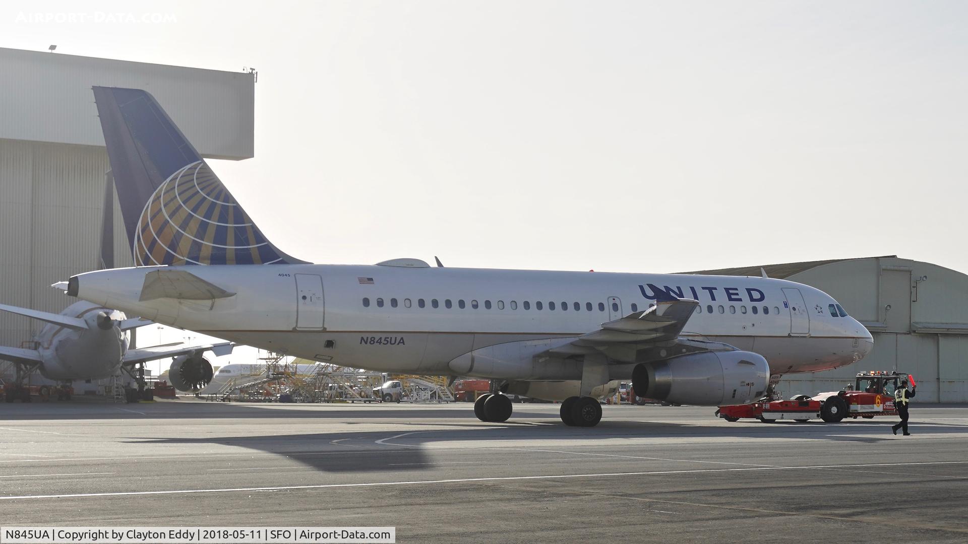 N845UA, 2001 Airbus A319-131 C/N 1585, SFO 2018.
