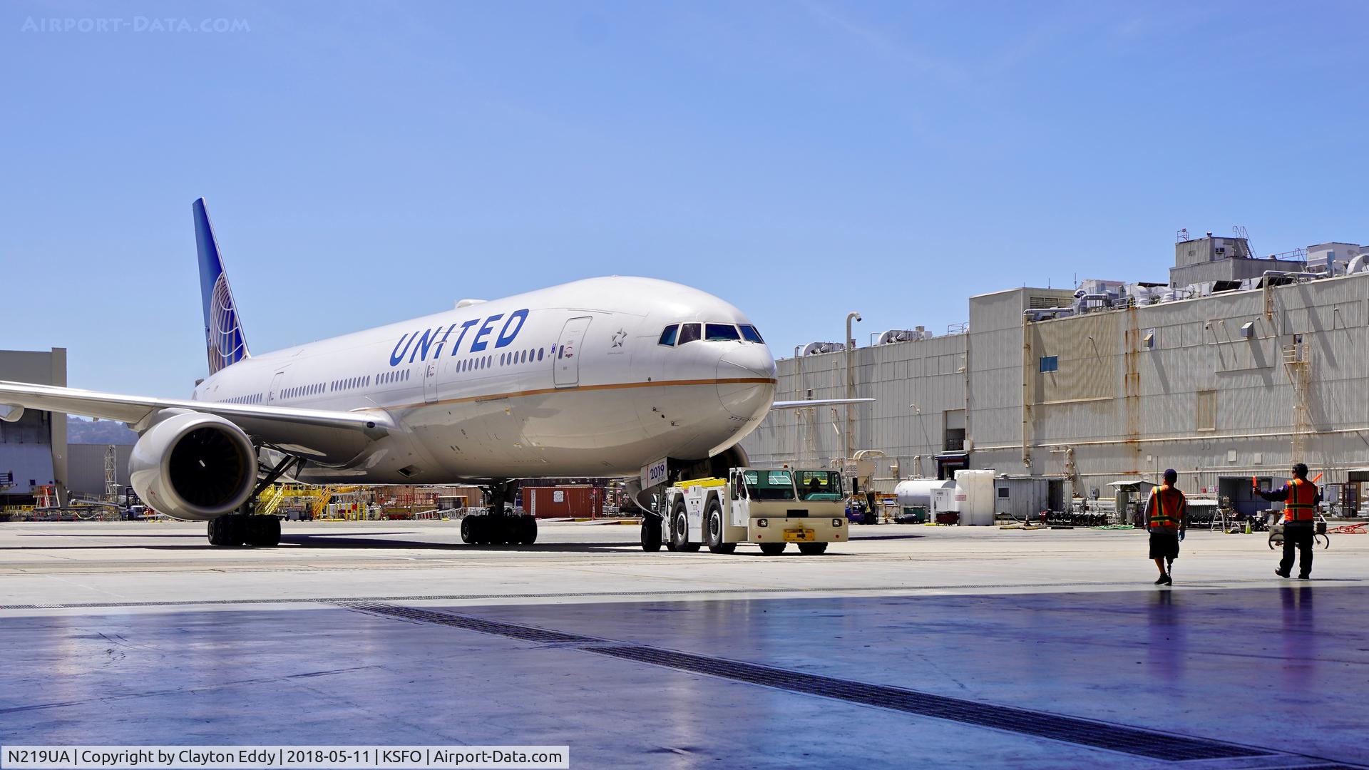 N219UA, 2001 Boeing 777-222 C/N 30551, SFO 2018.