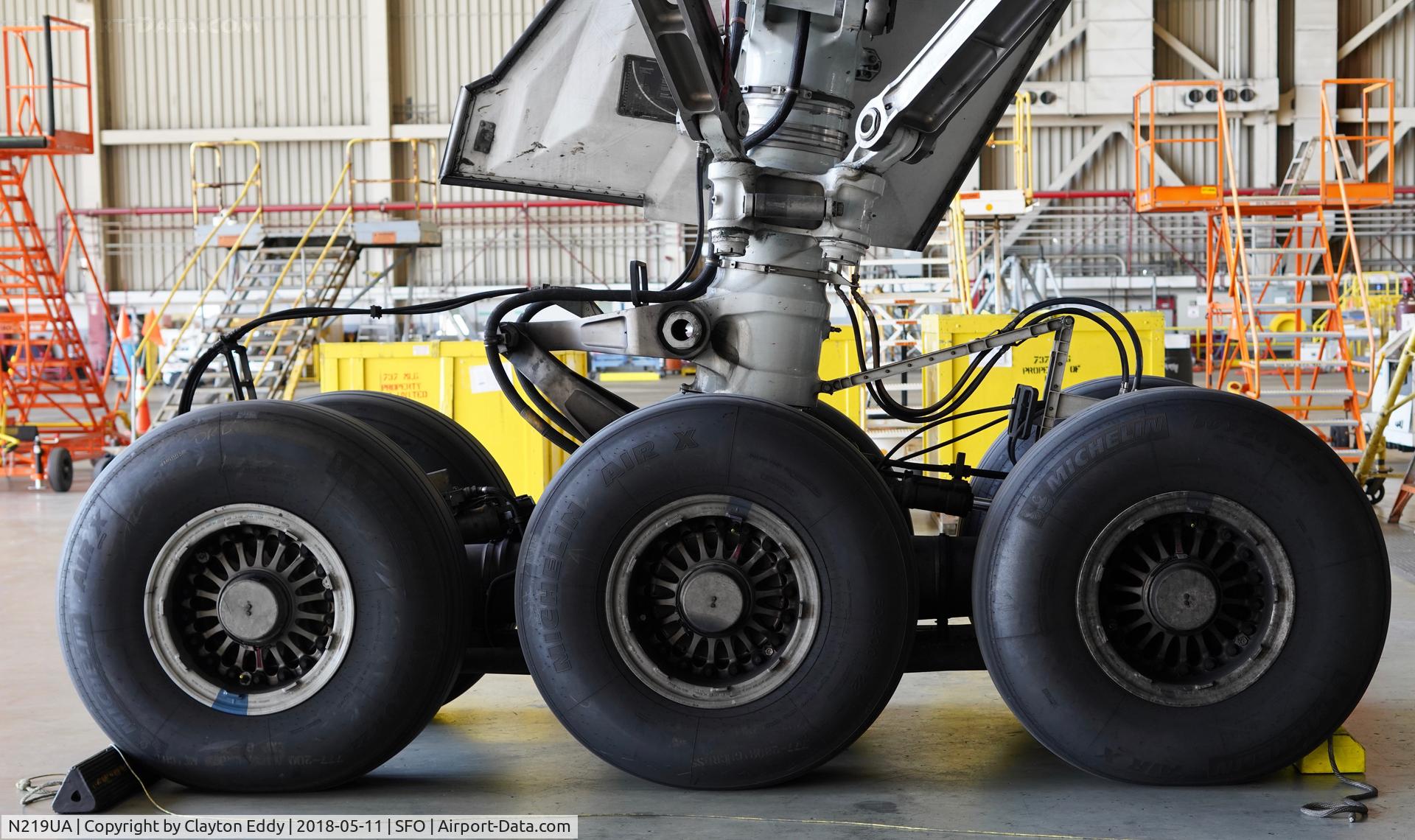 N219UA, 2001 Boeing 777-222 C/N 30551, SFO 2018.