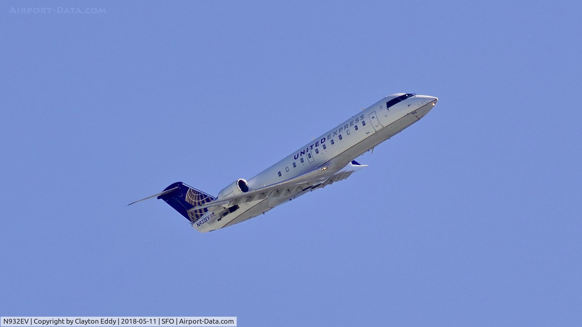 N932EV, 2005 Bombardier CRJ-200ER (CL-600-2B19) C/N 8016, SFO 2018.
