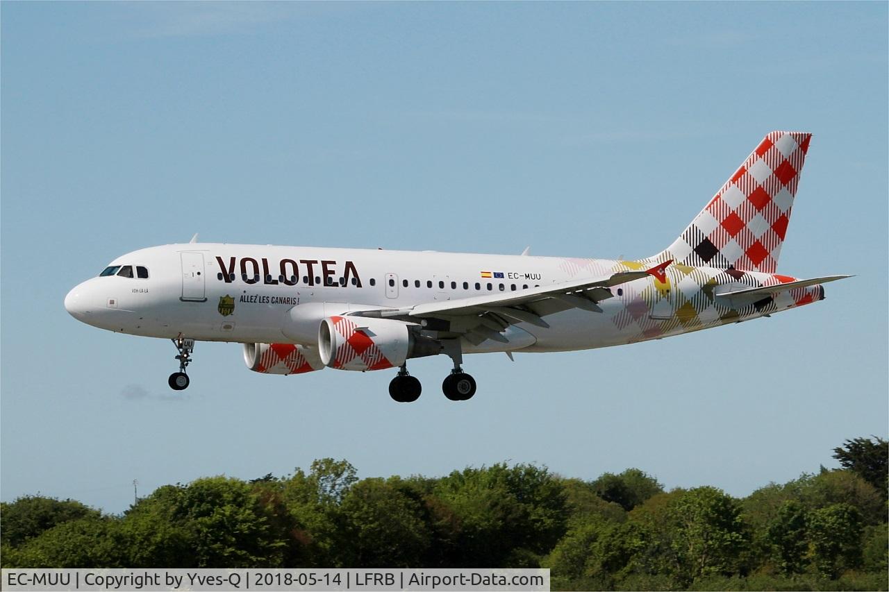 EC-MUU, 2004 Airbus A319-111 C/N 2253, Airbus A319-111, On final rwy 25L, Brest-Bretagne airport (LFRB-BES)