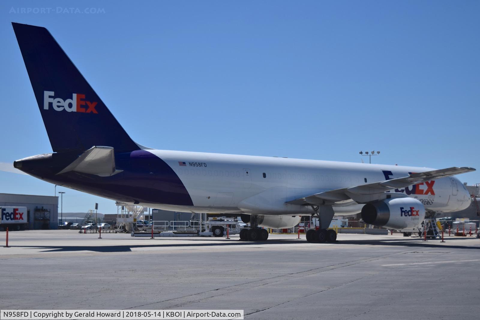 N958FD, 1988 Boeing 757-236ET C/N 24371, Parked on the Fed Ex ramp.