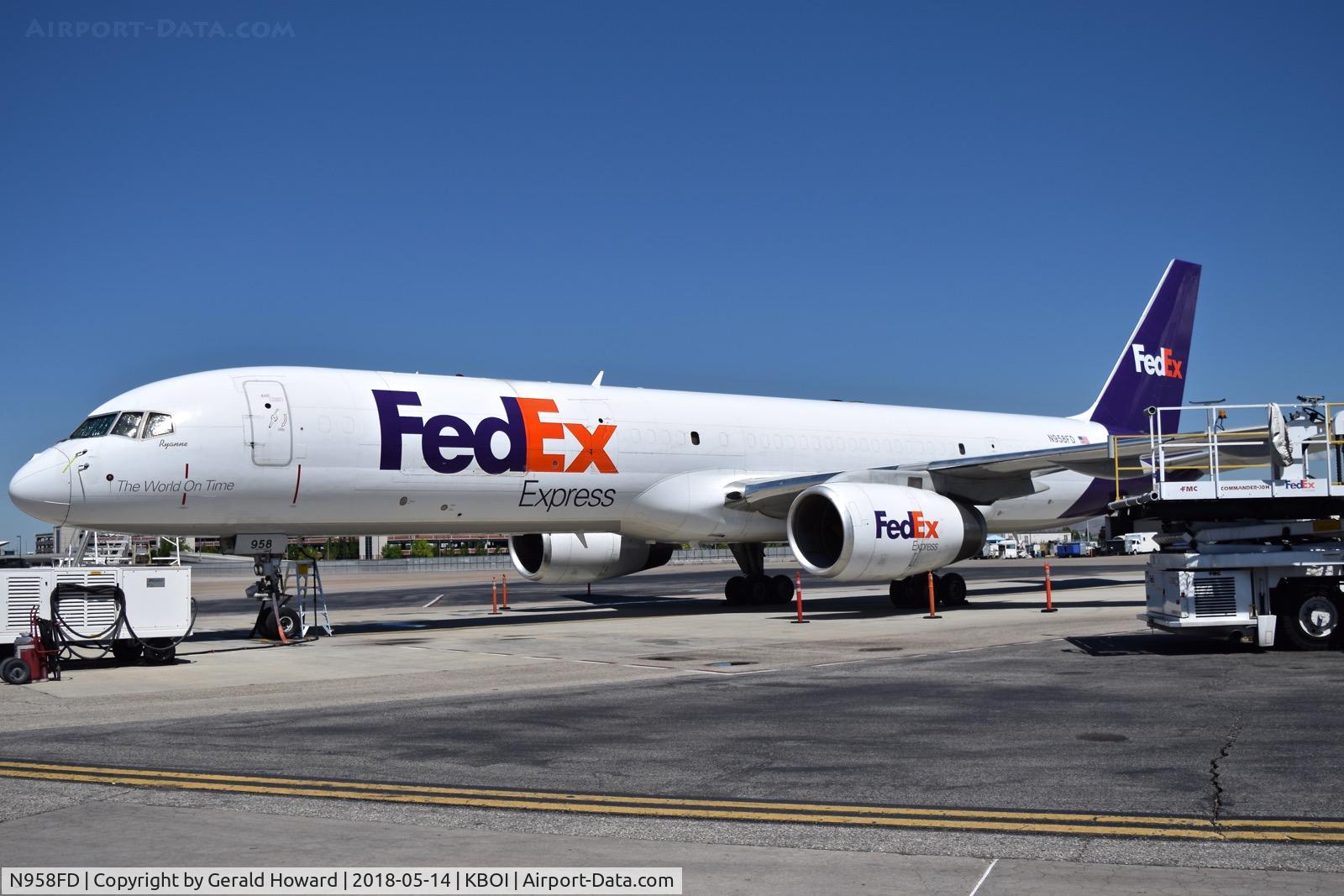 N958FD, 1988 Boeing 757-236ET C/N 24371, Parked on the Fed Ex ramp.