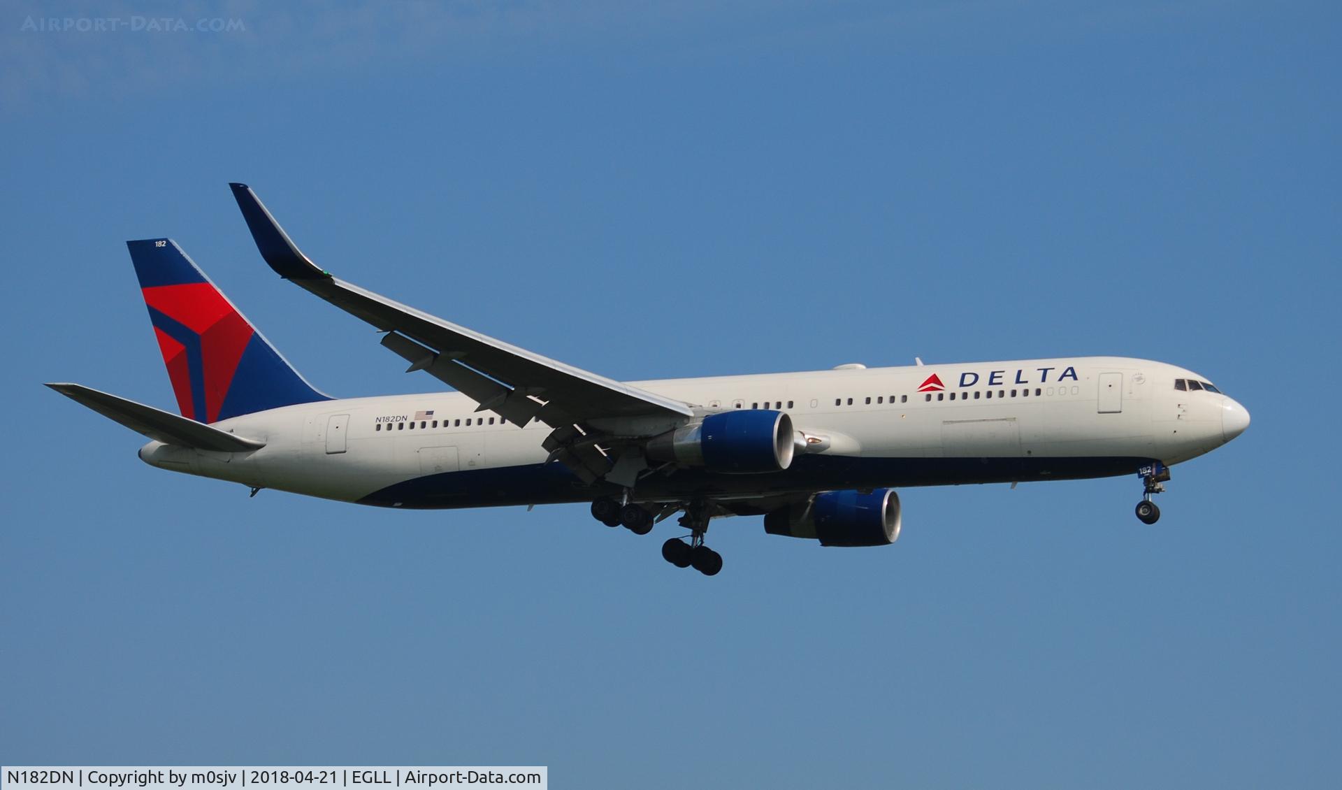 N182DN, 1992 Boeing 767-332/ER C/N 25987, Taken from the Threshold of 29L