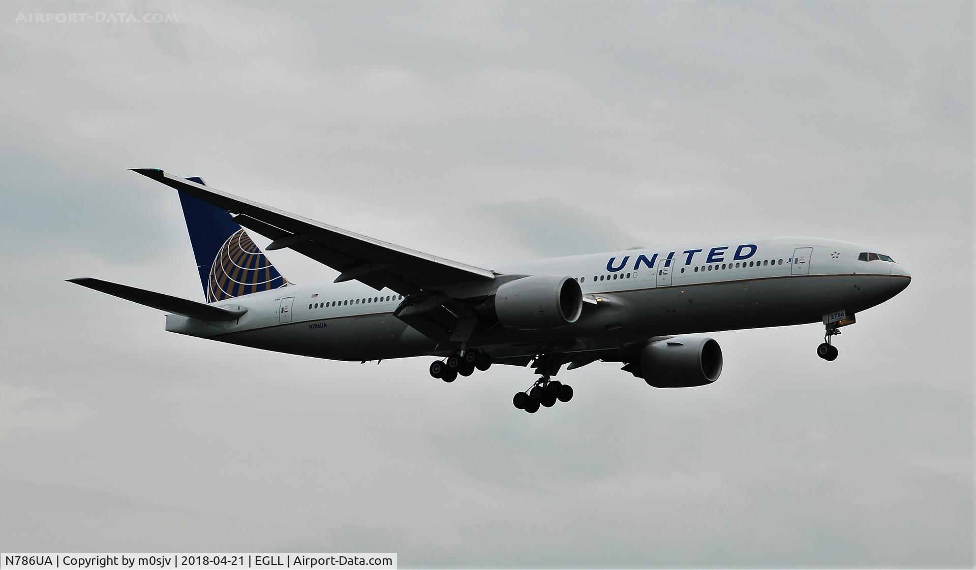 N786UA, 1997 Boeing 777-222/ER C/N 26938, Taken from the Threshold of 29L