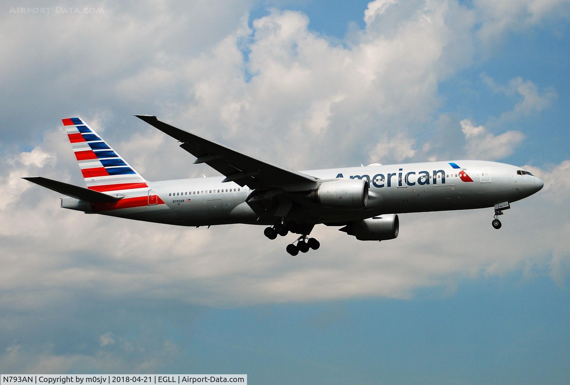 N793AN, 2000 Boeing 777-223 C/N 30255, Taken from the Threshold of 29L