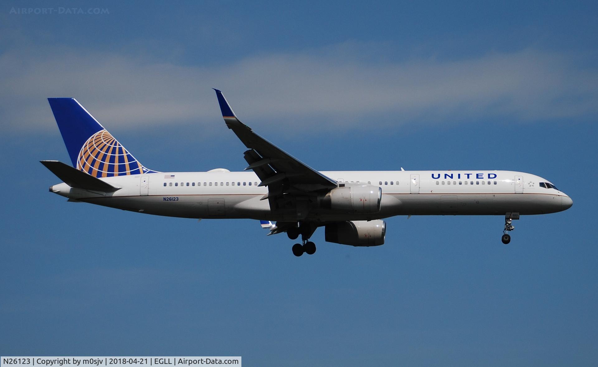 N26123, 1997 Boeing 757-224 C/N 28966, Taken from the Threshold of 29L